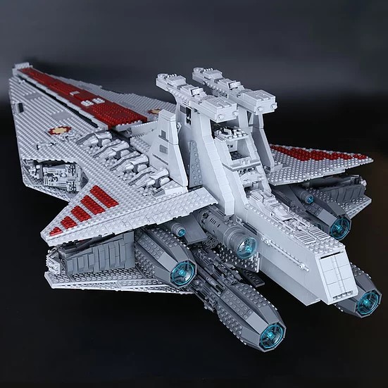 Mould King 21005 Super Star Destroyer Model, Venator-Class Republic Attack  Cruiser Building Toy, 6685+Pcs Buildable Toy Model Gifts, UCS Collection